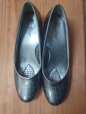 Pewter Silver Grey, sz 8M